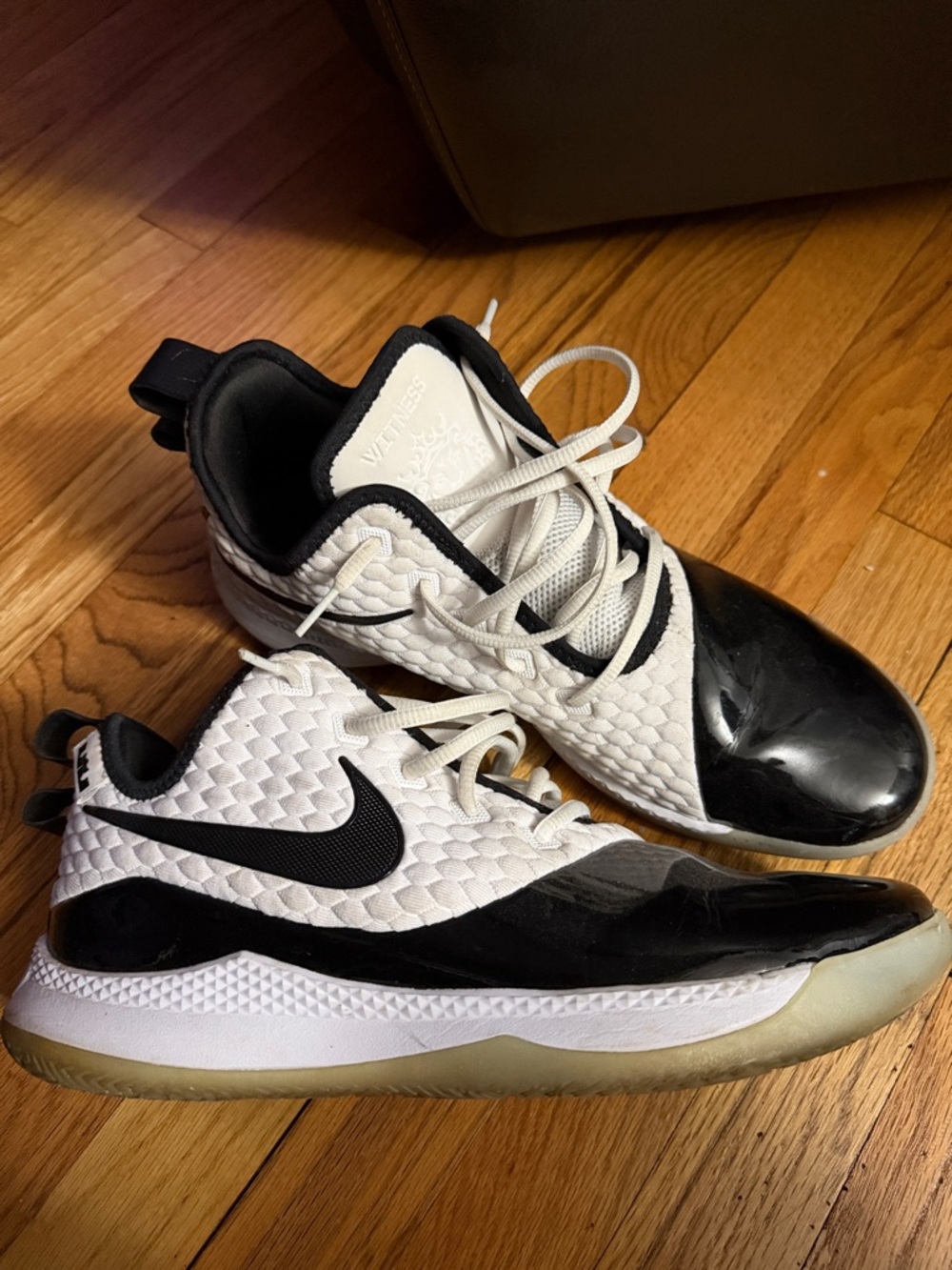 Nike LeBron Witness Basketball Shoes Black White Size 12 Men’s